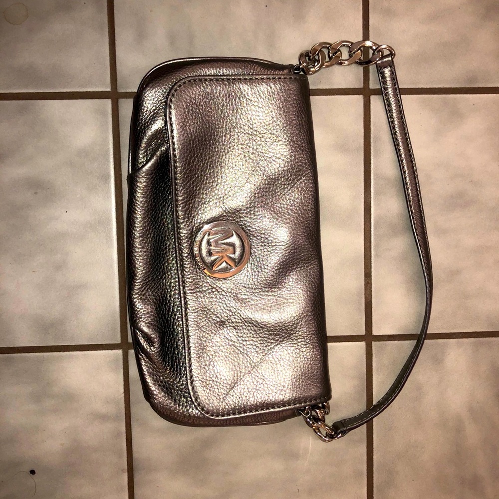 Michael Kors hand bag. Smoke free pet free home